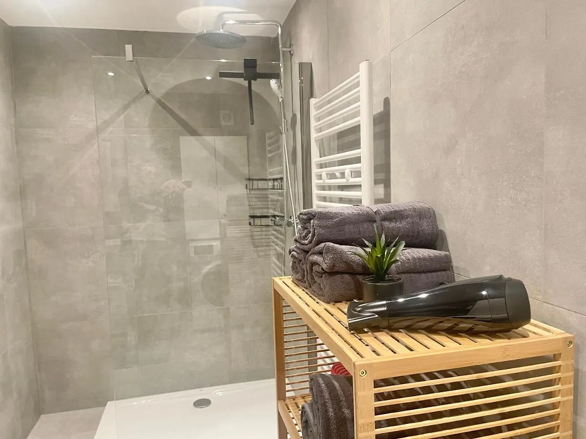 90 M2 Stylish & Modern Apartment With Netflix Vienna 0*,  Austria