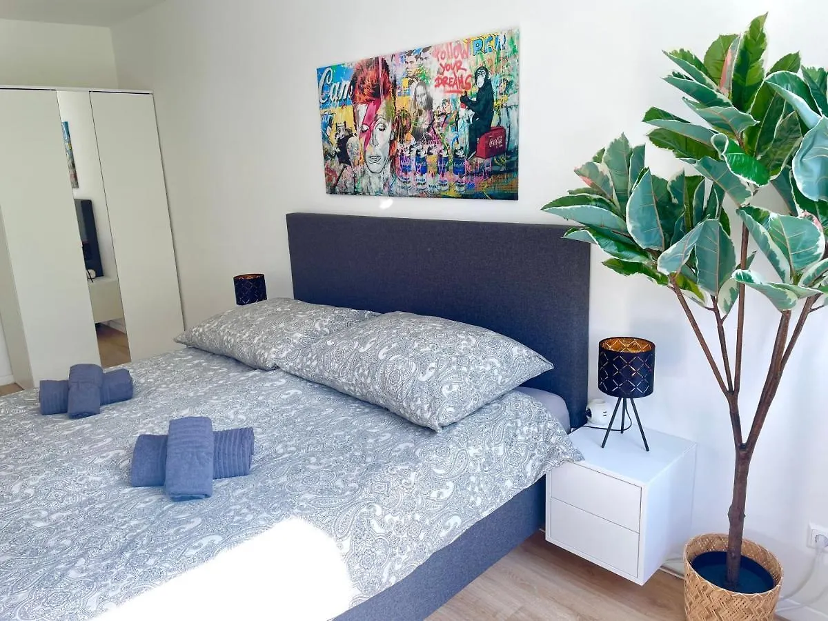 90 M2 Stylish & Modern Apartment With Netflix Vienna 0*,  Austria